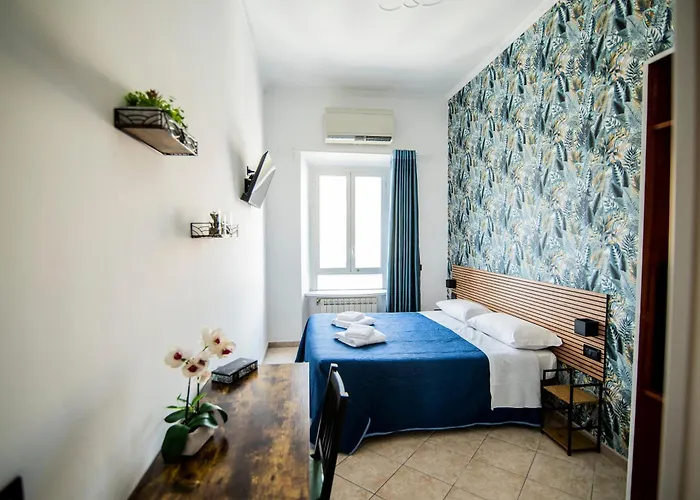 Dell'urbe Otel